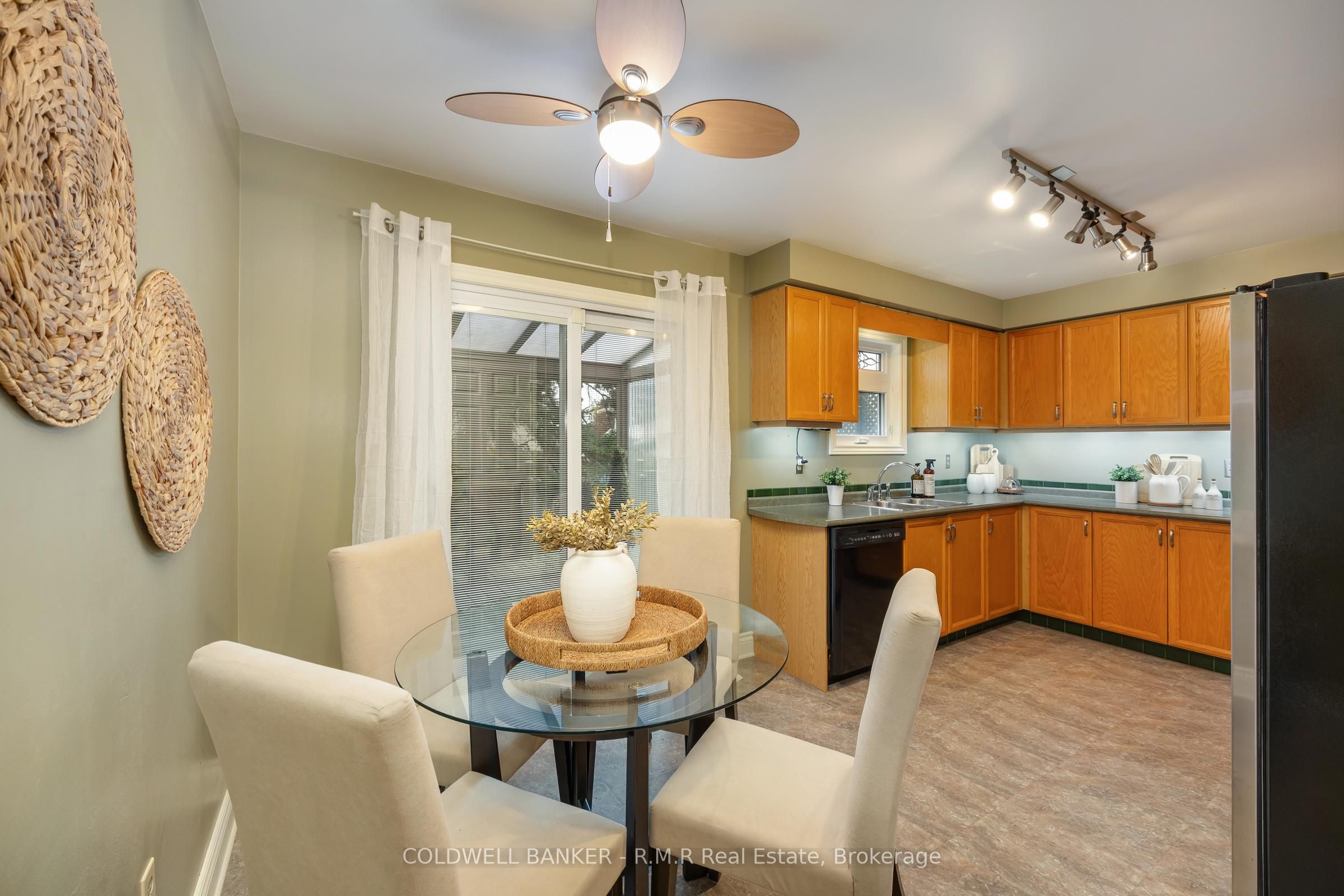 1090 Thimbleberry Circle Property Photo 12