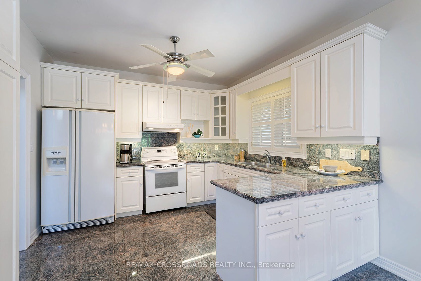 1859 New Street Property Photo 8