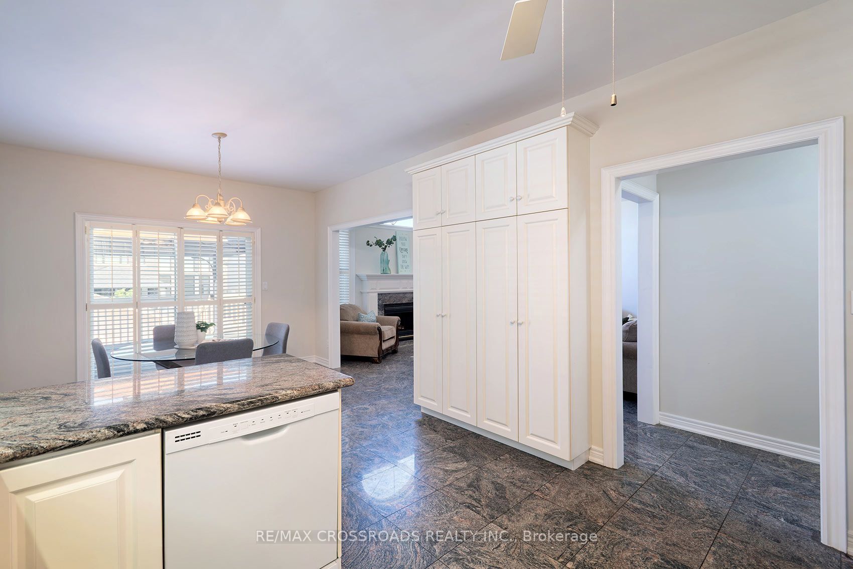 1859 New Street Property Photo 9