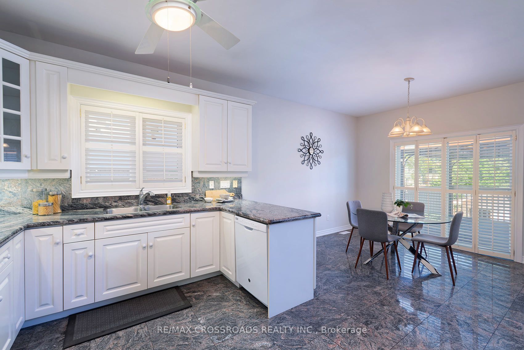 1859 New Street Property Photo 11