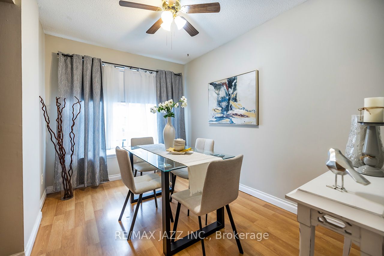 1347 Mary Street N Property Photo 3