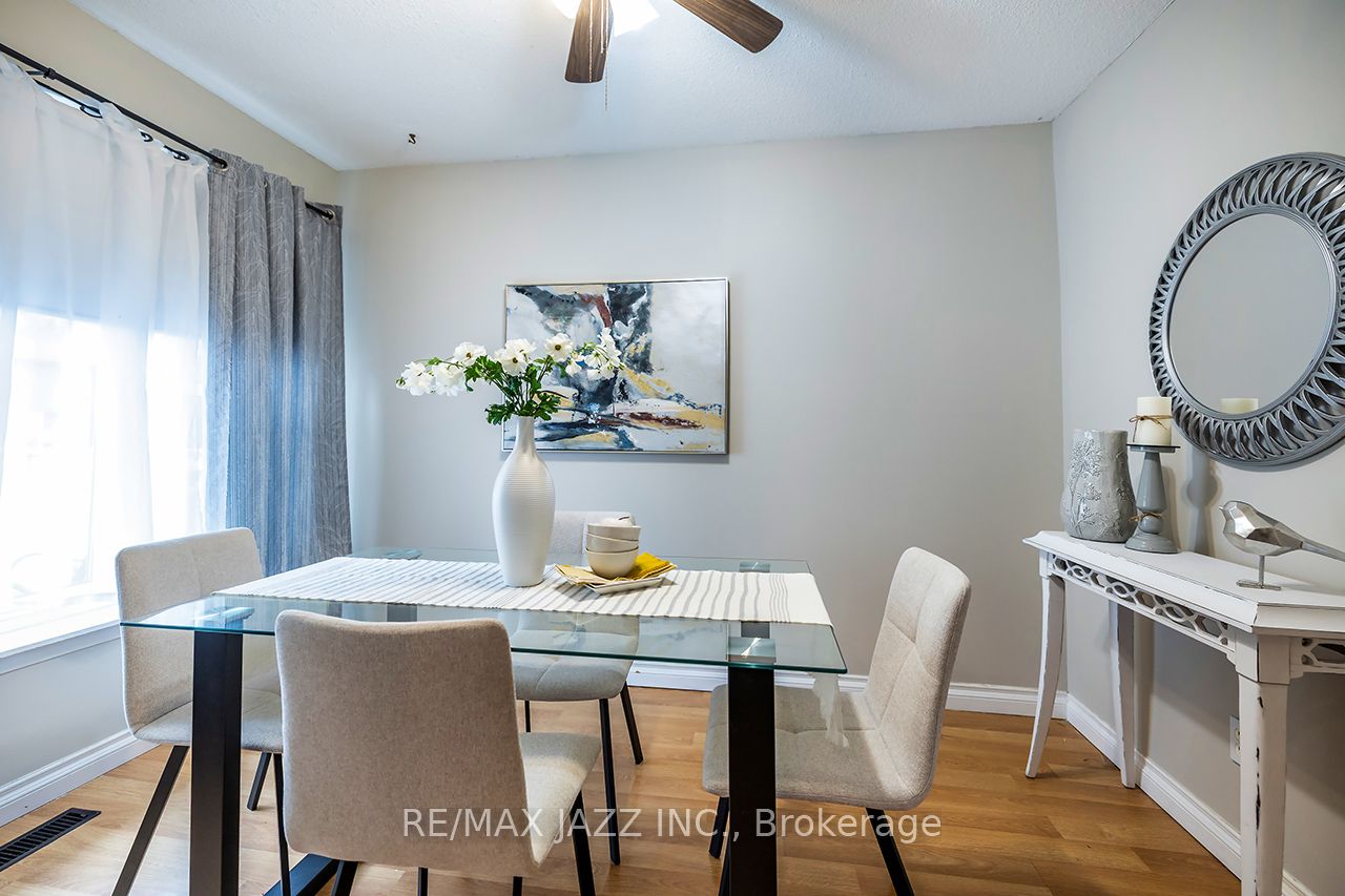 1347 Mary Street N Property Photo 4