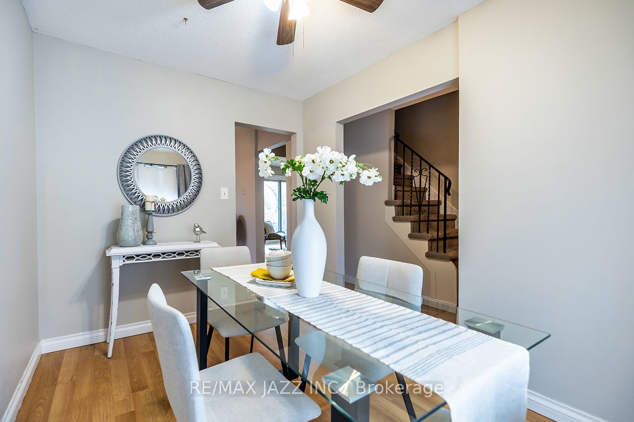 1347 Mary Street N Property Photo 6