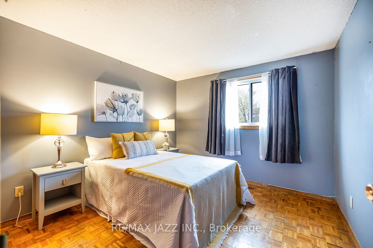 1347 Mary Street N Property Photo 18