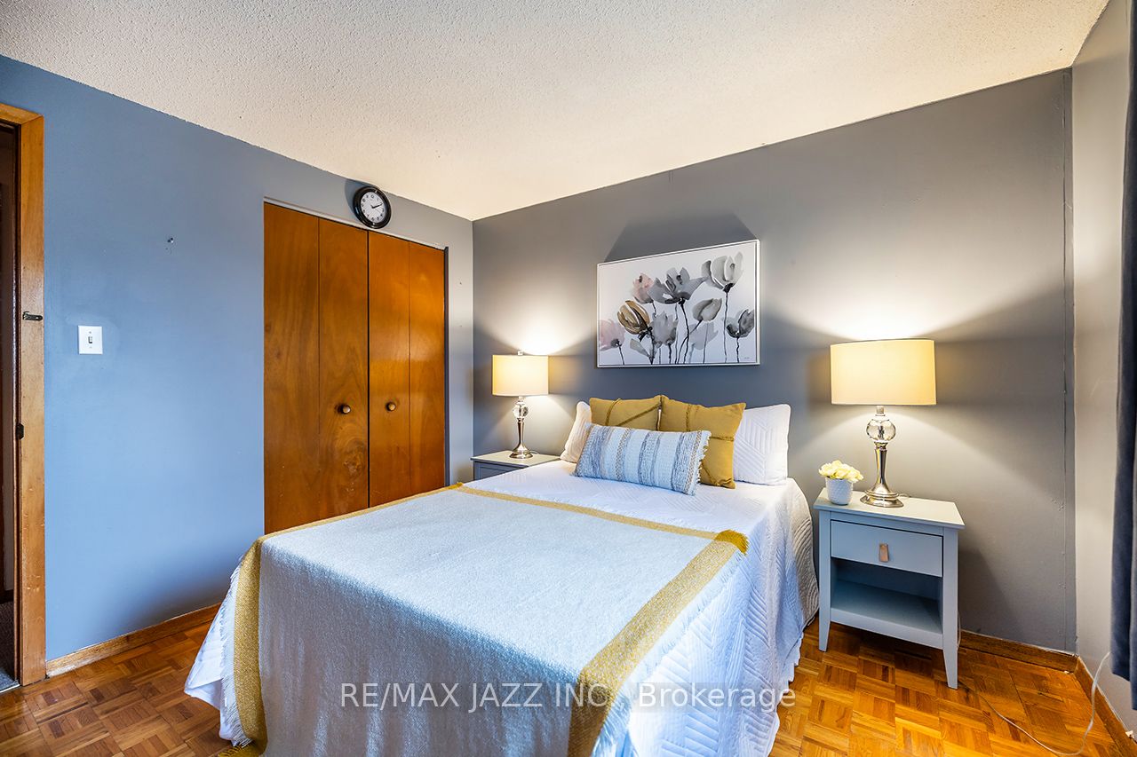 1347 Mary Street N Property Photo 19