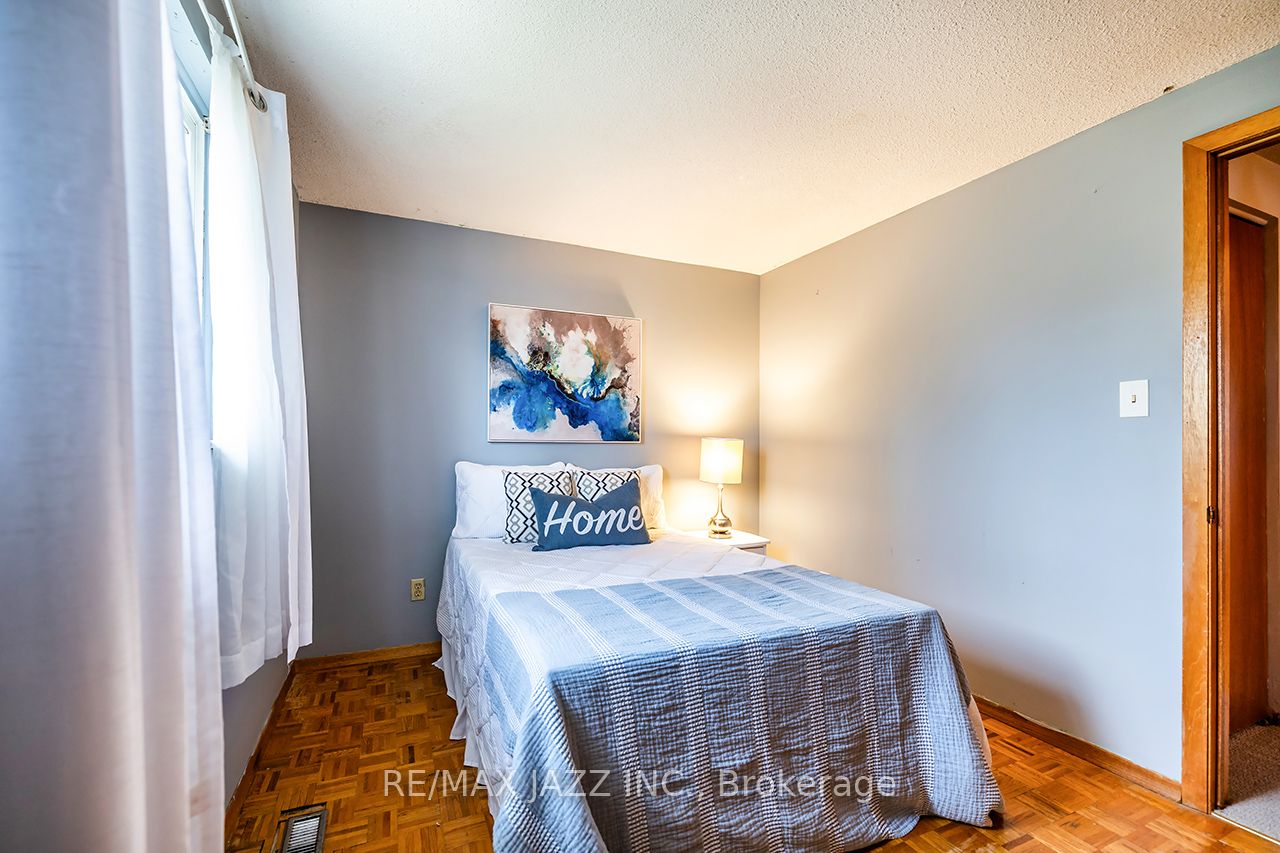 1347 Mary Street N Property Photo 21