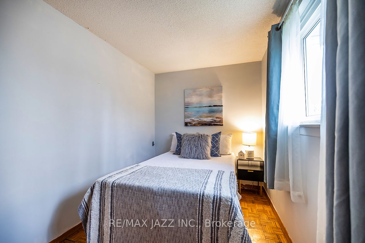 1347 Mary Street N Property Photo 23