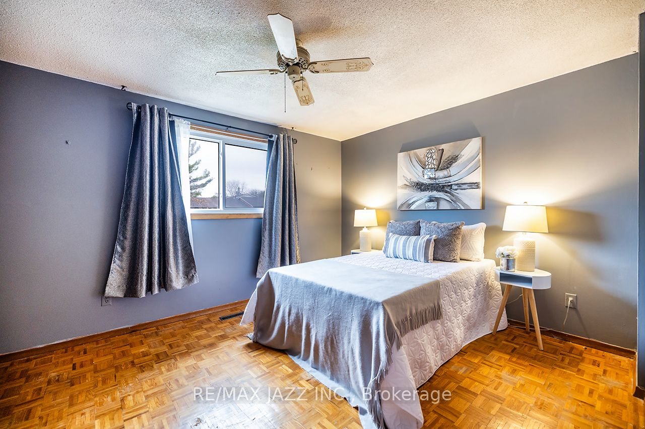 1347 Mary Street N Property Photo 24