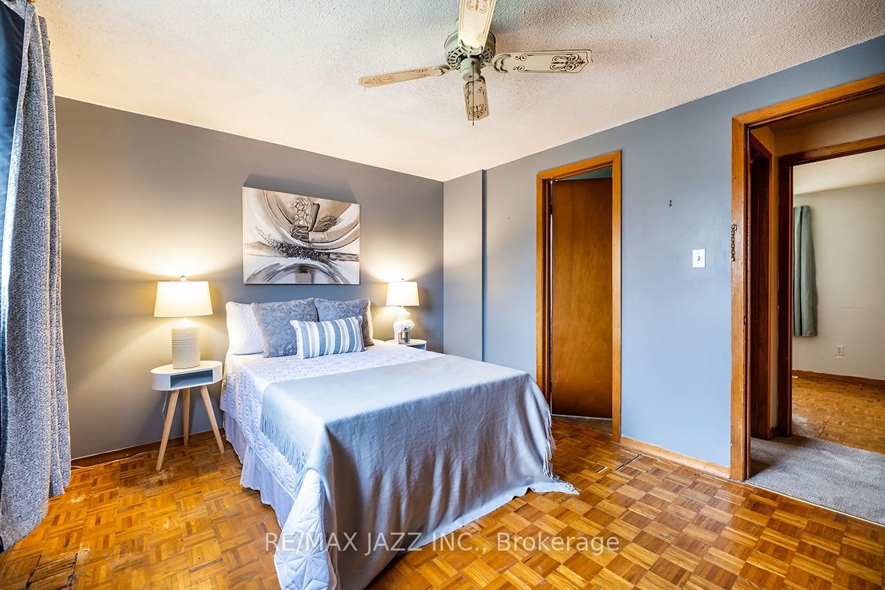 1347 Mary Street N Property Photo 25
