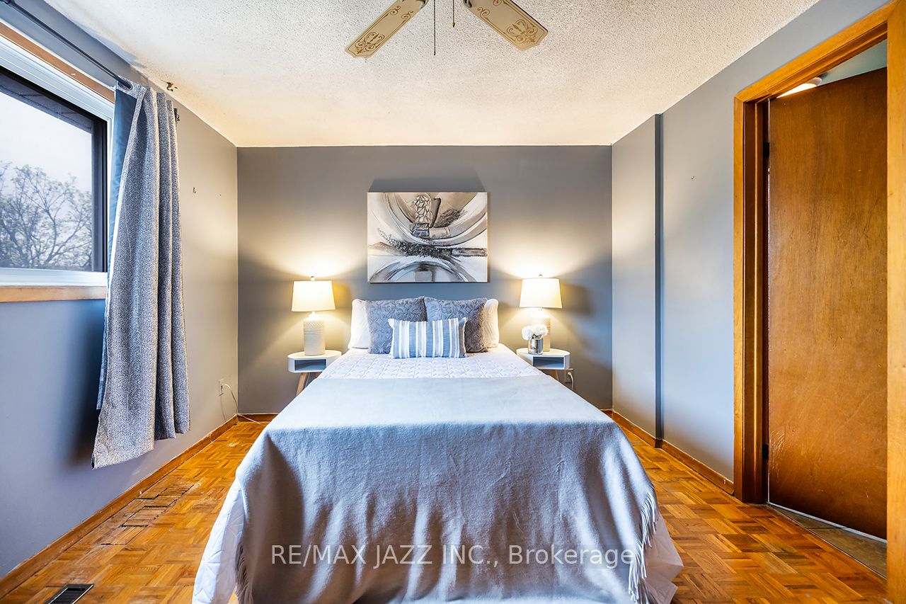1347 Mary Street N Property Photo 26