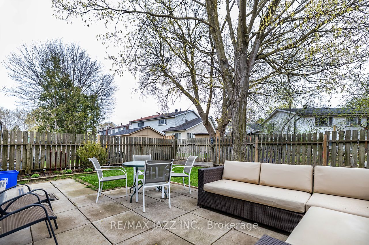 1347 Mary Street N Property Photo 36