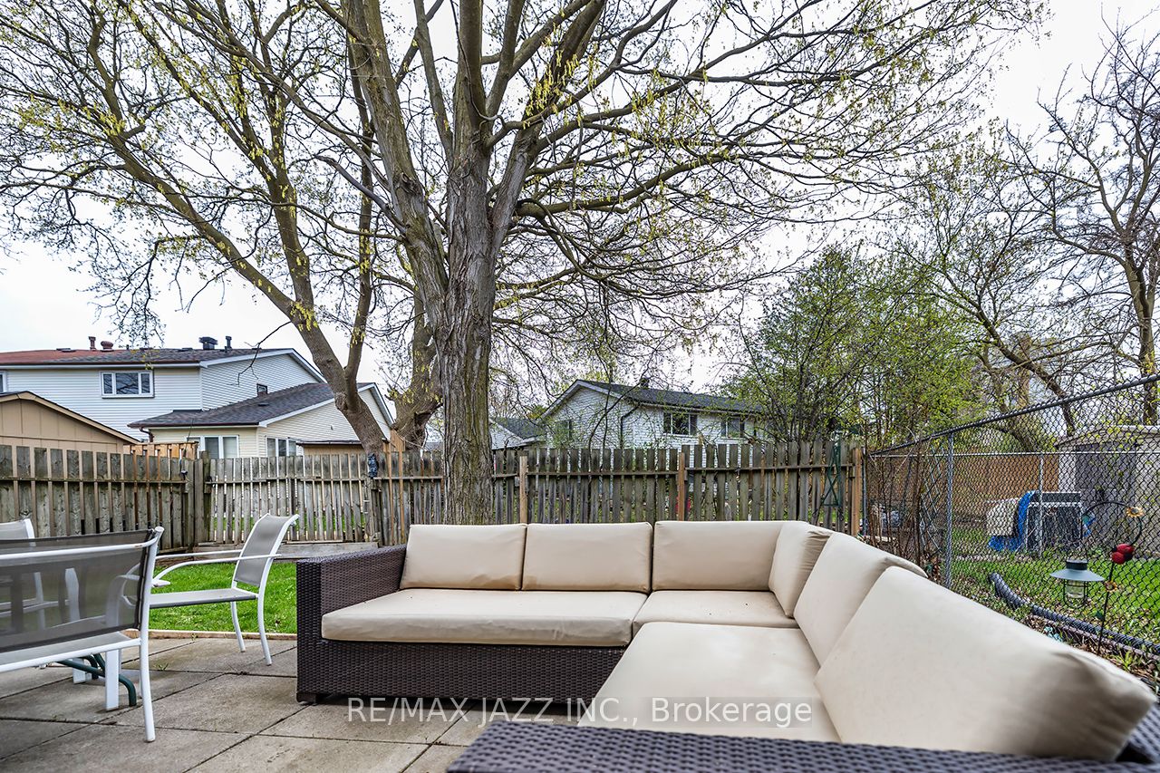 1347 Mary Street N Property Photo 37