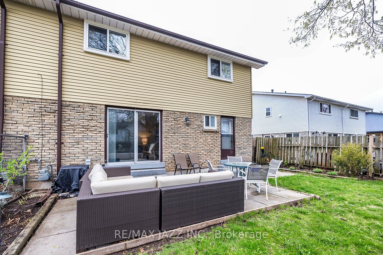 1347 Mary Street N Property Photo 39