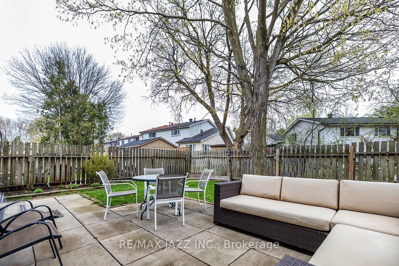 1347 Mary Street N Property Photo 40