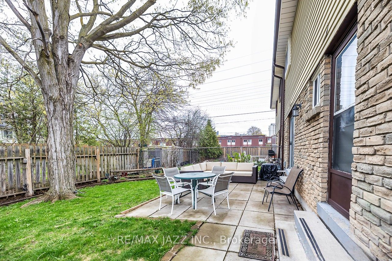 1347 Mary Street N Property Photo 41