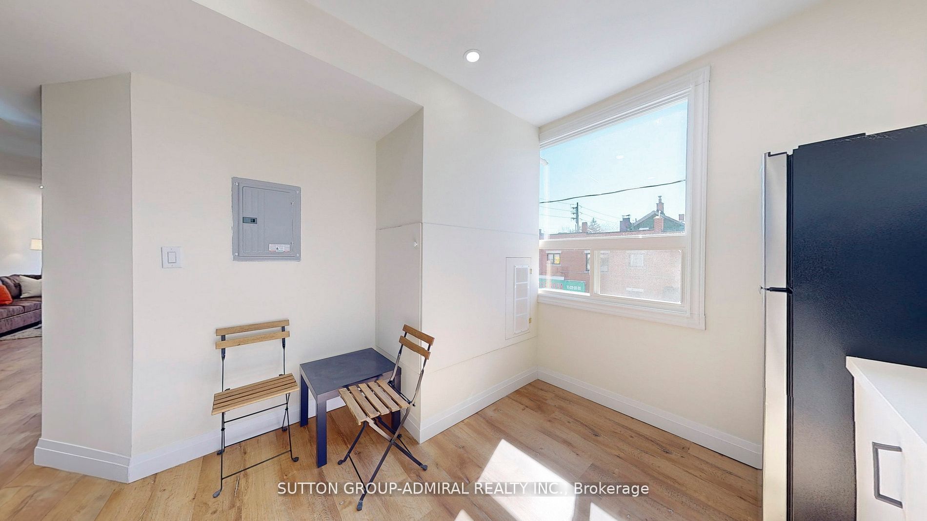 1930 Queen Street E Upper 1 Property Photo 16