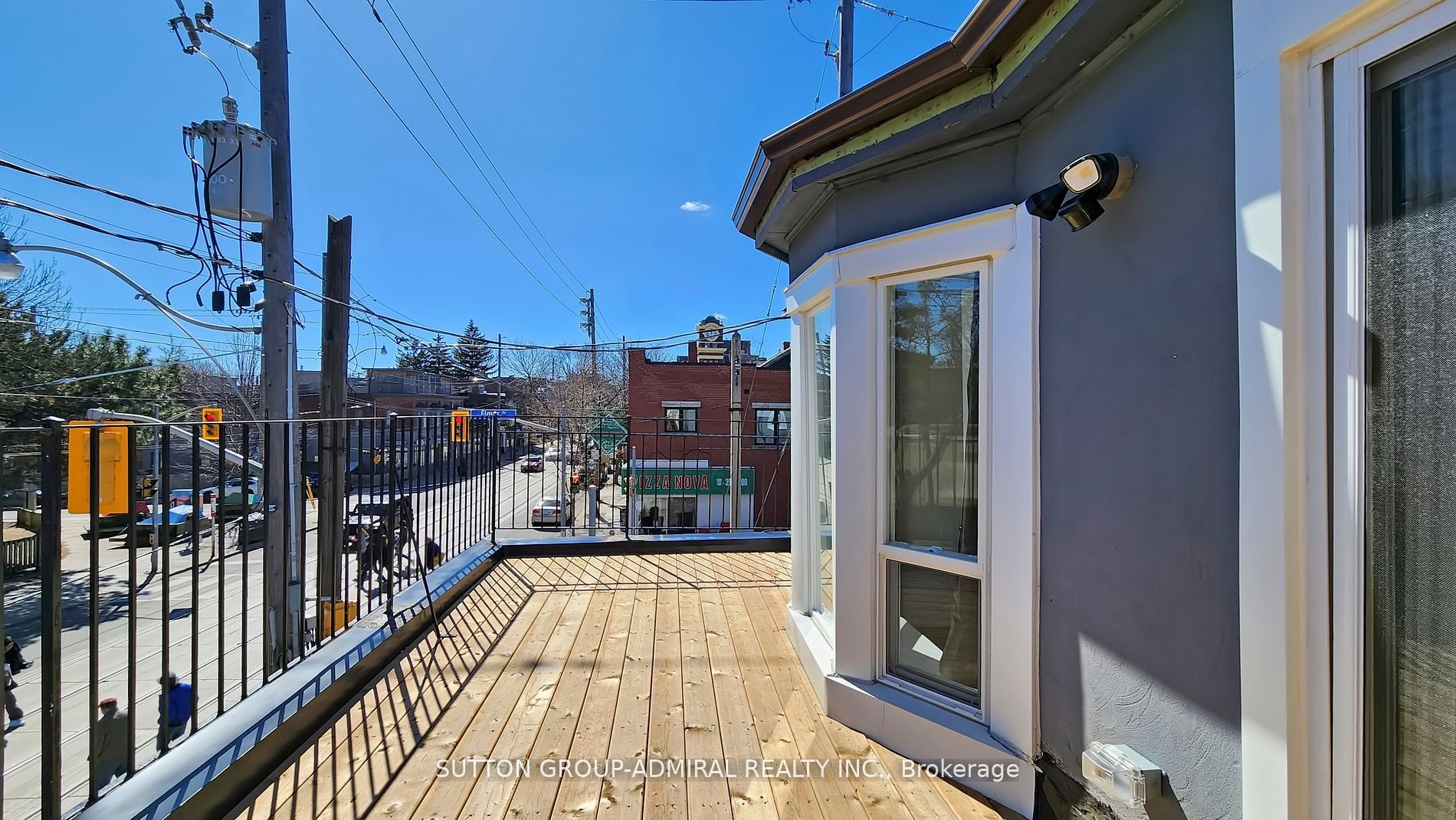 1930 Queen Street E Upper 1 Property Photo 28