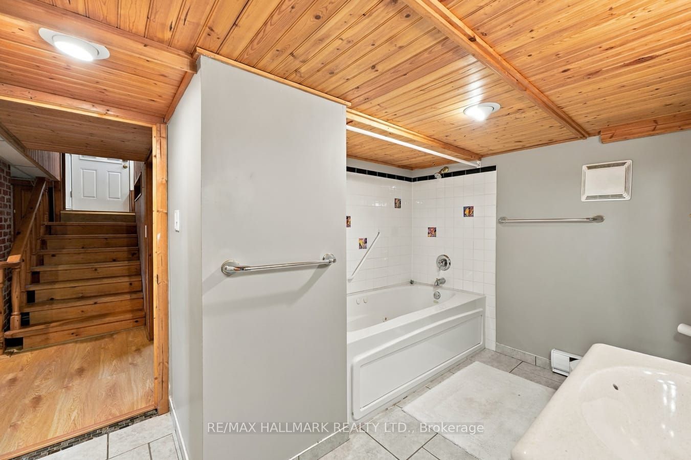 6 Albert Street Property Photo 38