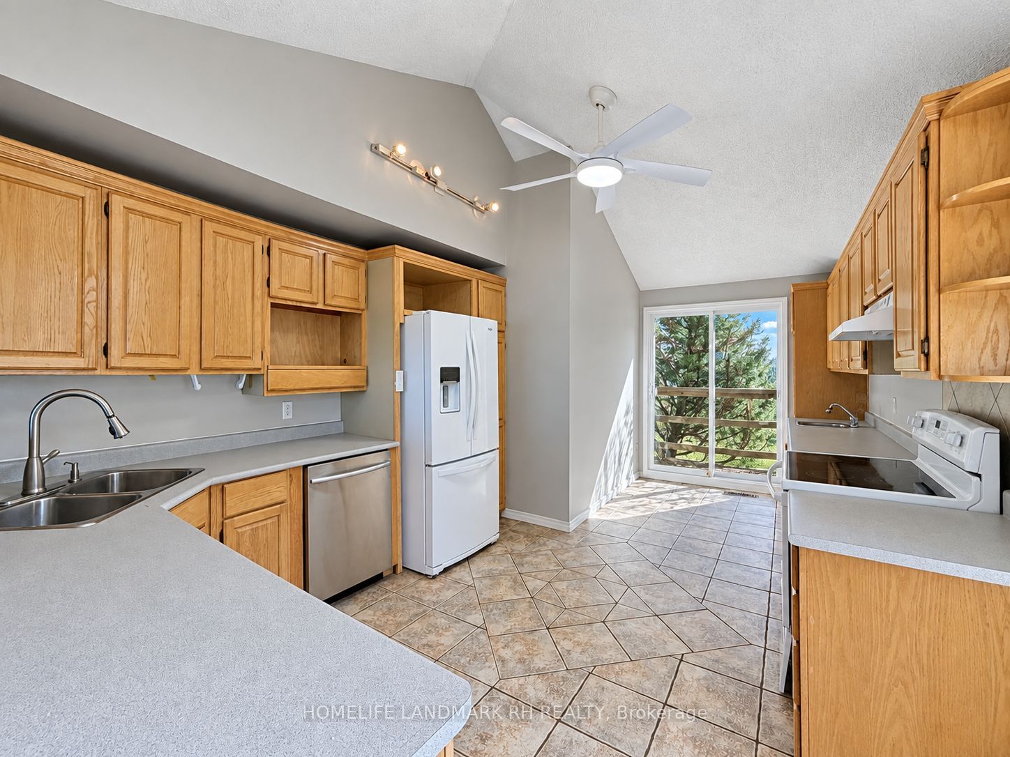 186 Spring Boulevard Property Photo 12