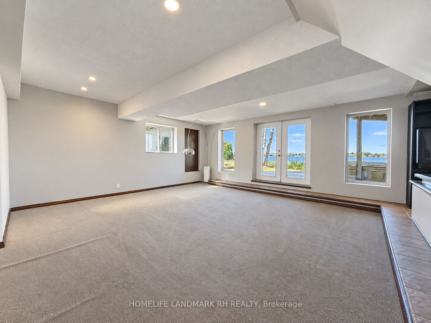 186 Spring Boulevard Property Photo 25