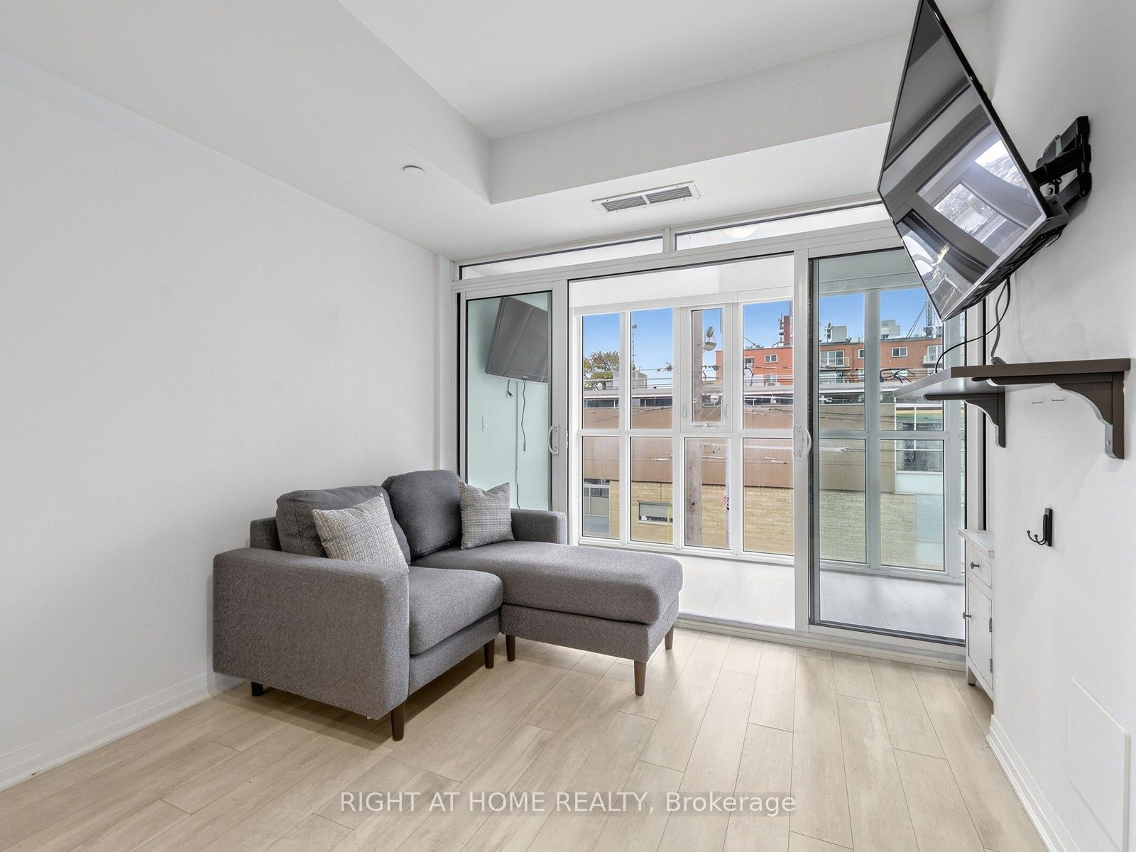 1630 Queen Street E 211 Property Photo 3