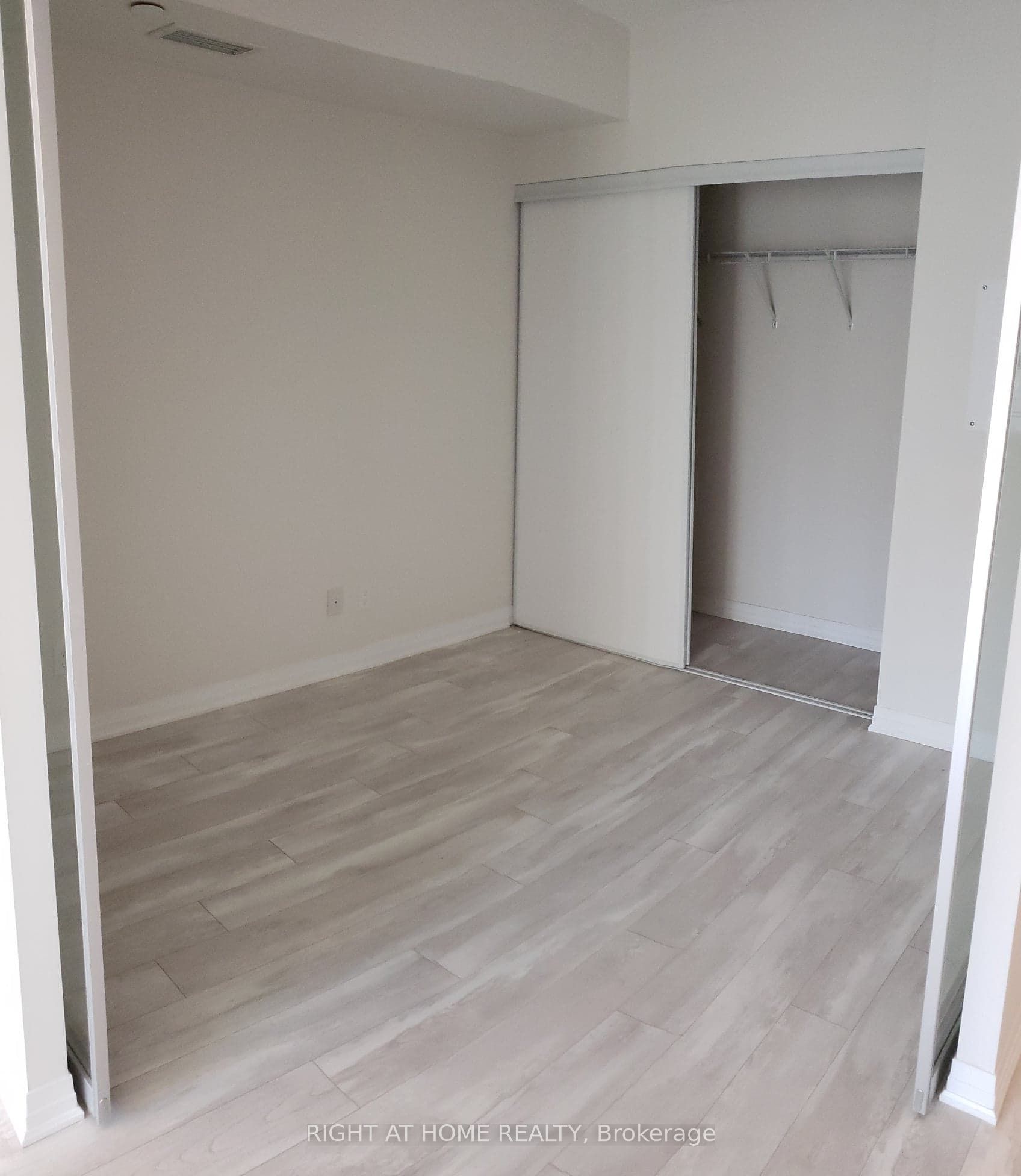 1630 Queen Street E 211 Property Photo 4