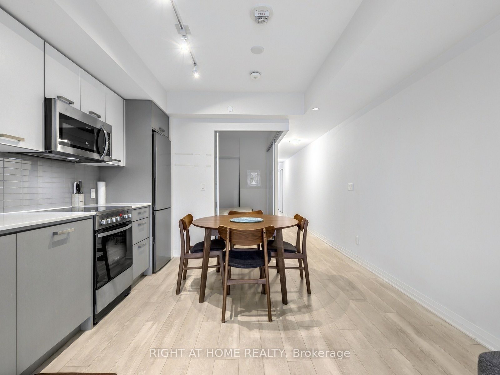 1630 Queen Street E 211 Property Photo 4