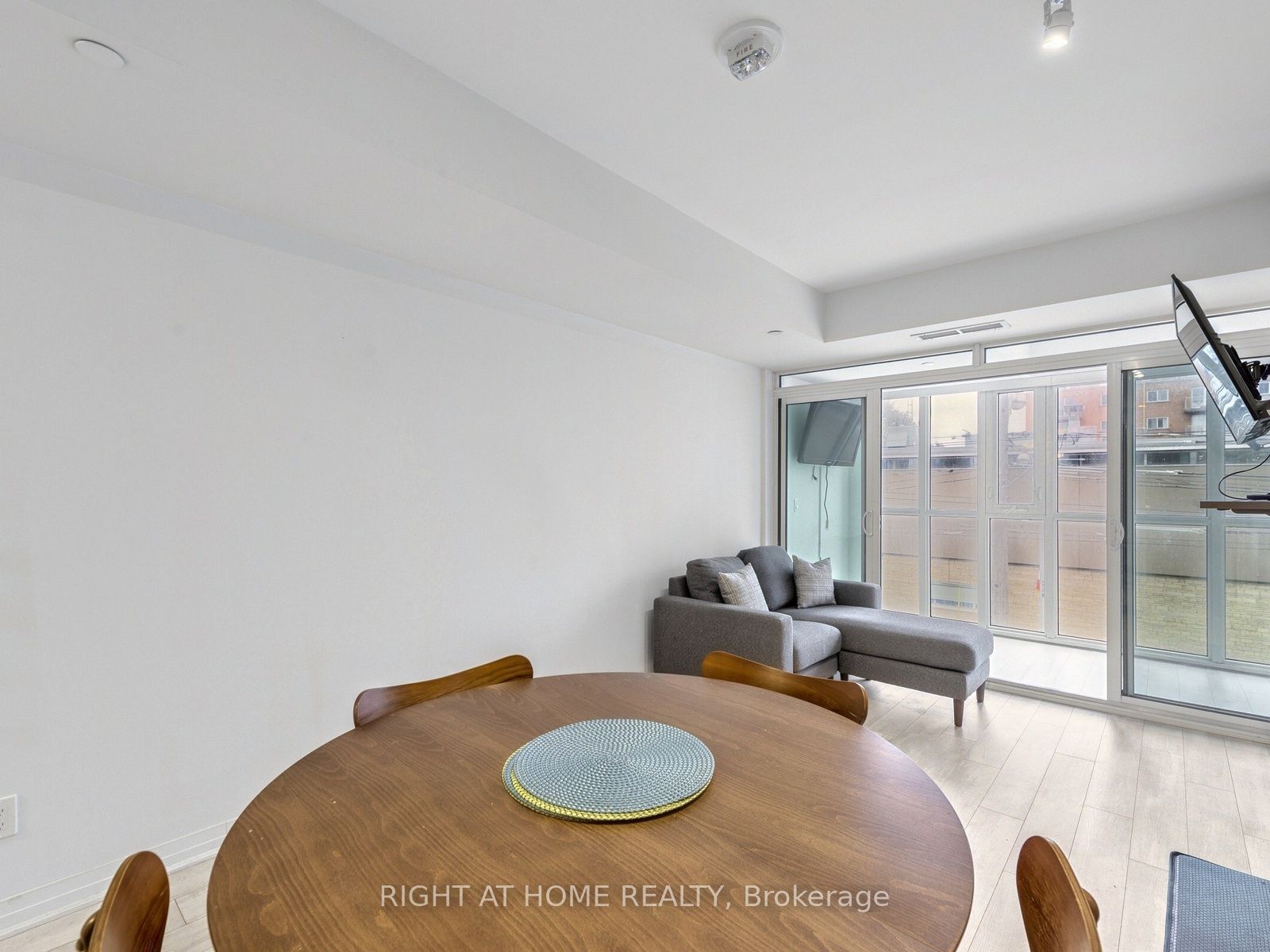 1630 Queen Street E 211 Property Photo 5