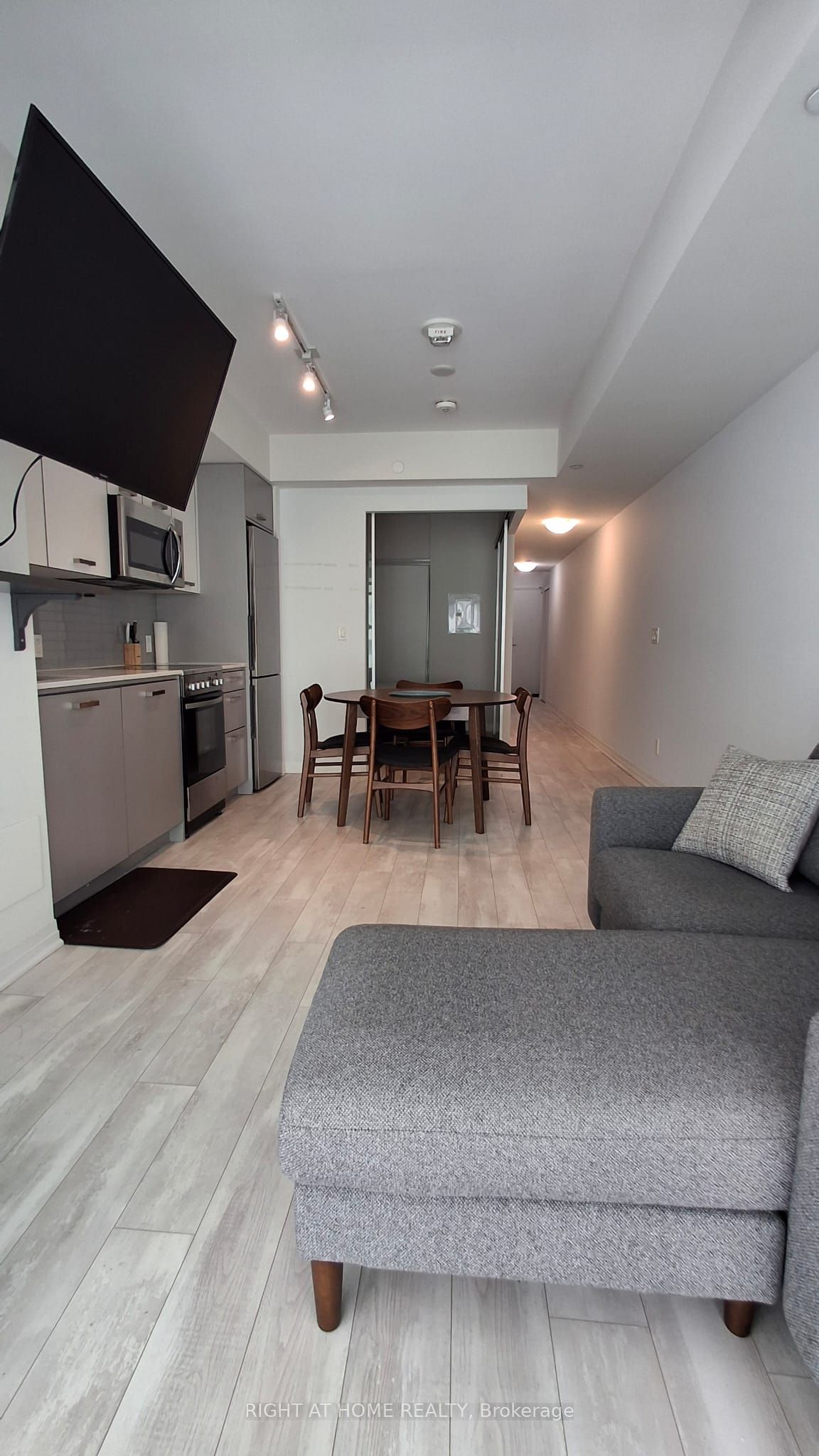 1630 Queen Street E 211 Property Photo 7