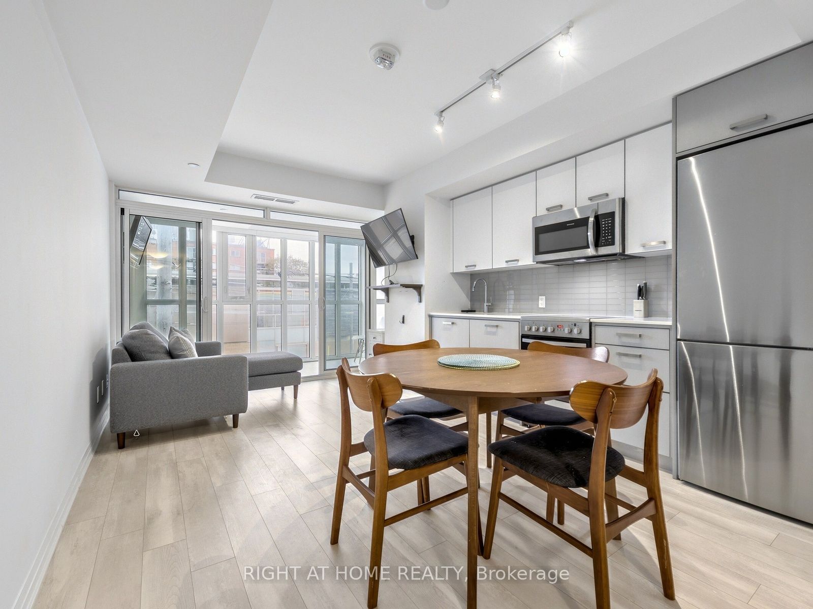 1630 Queen Street E 211 Property Photo 7