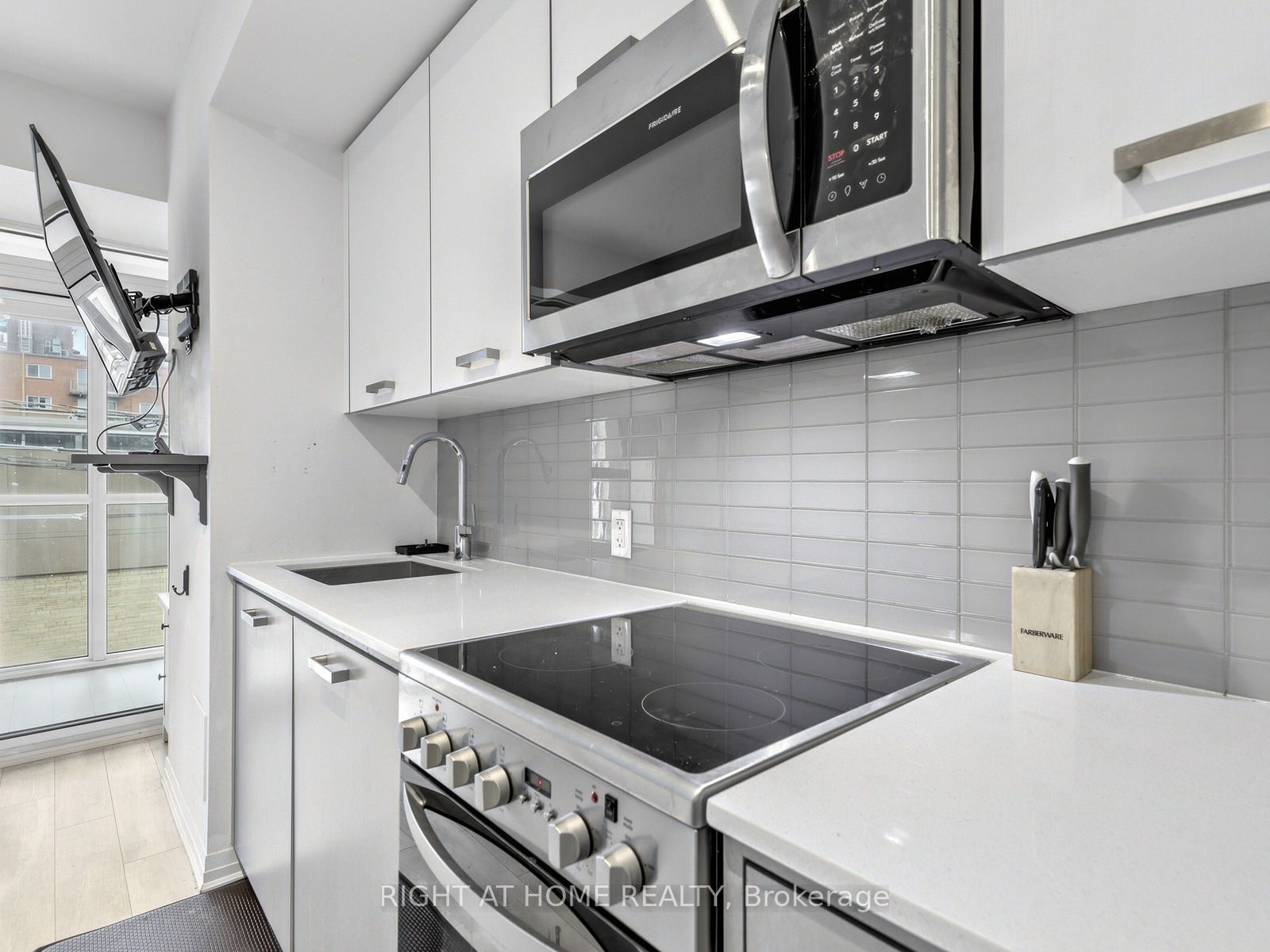 1630 Queen Street E 211 Property Photo 8
