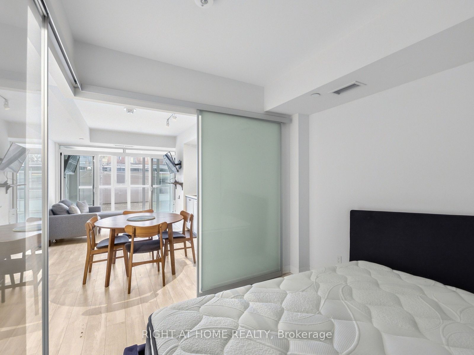1630 Queen Street E 211 Property Photo 10