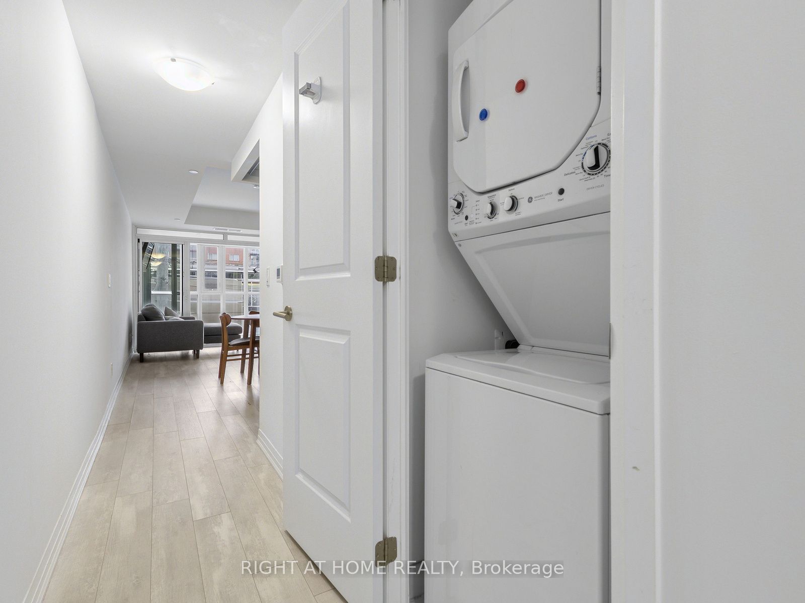 1630 Queen Street E 211 Property Photo 14