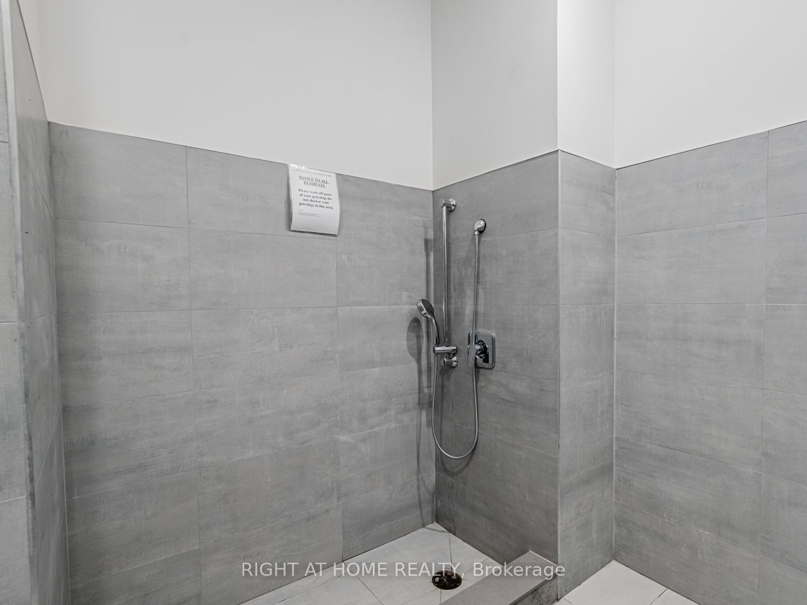 1630 Queen Street E 211 Property Photo 16