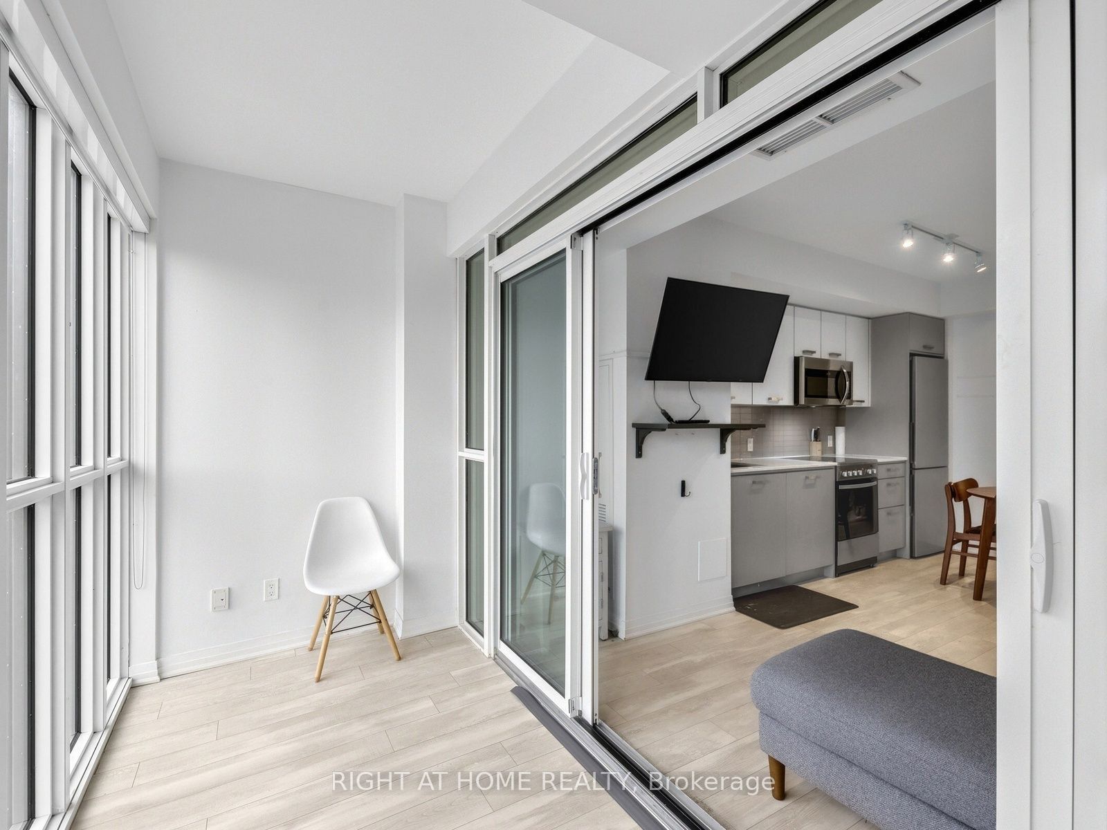 1630 Queen Street E 211 Property Photo 17