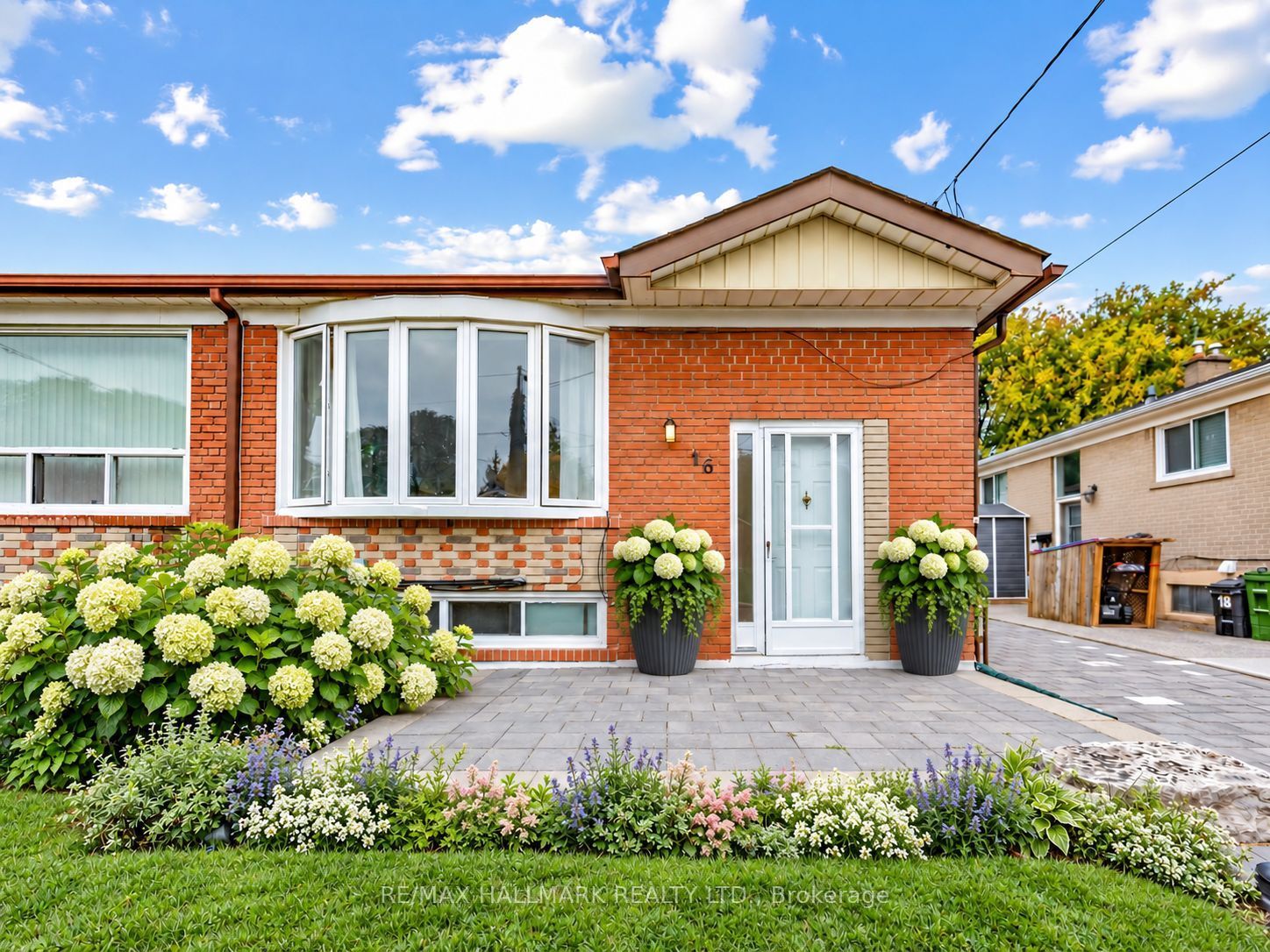 16 Avis Crescent Property Photo 1