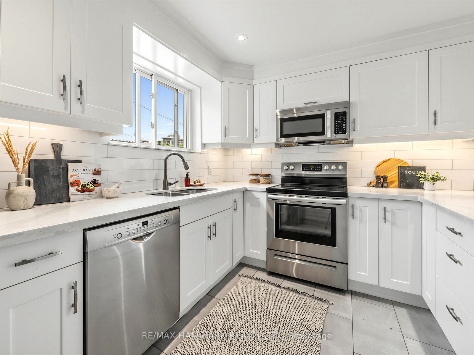 16 Avis Crescent Property Photo 17
