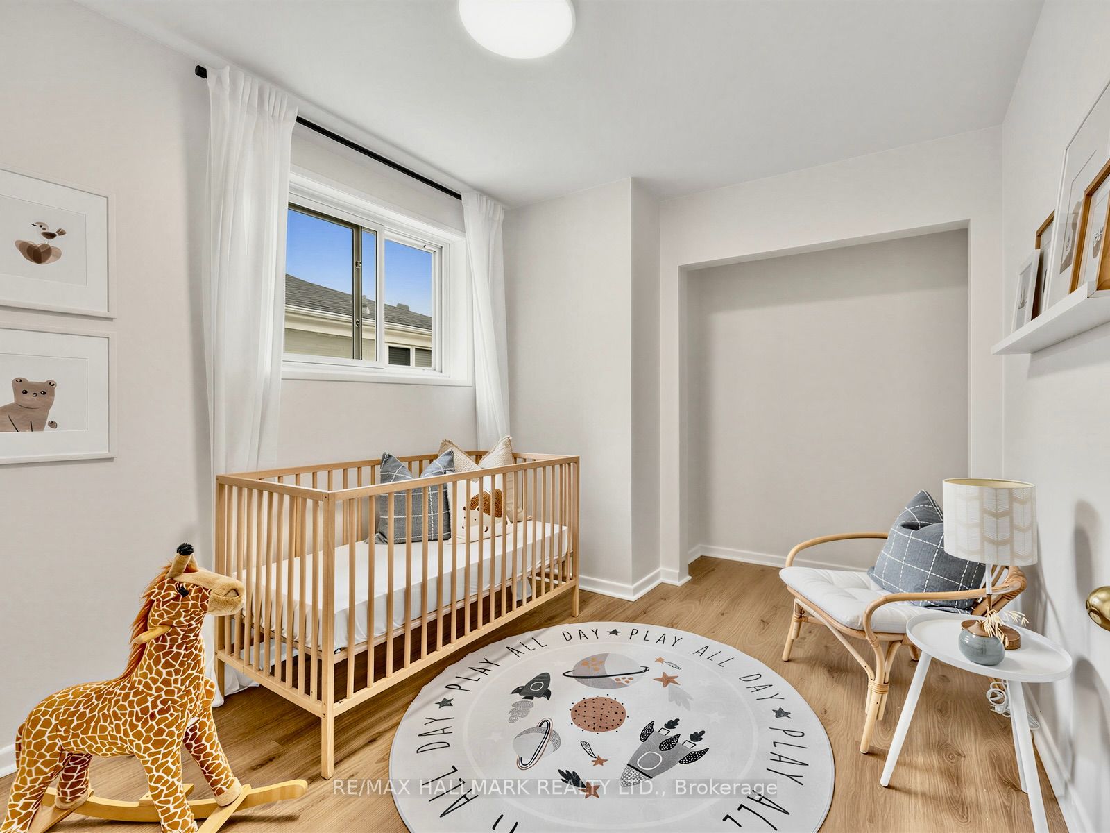 16 Avis Crescent Property Photo 25