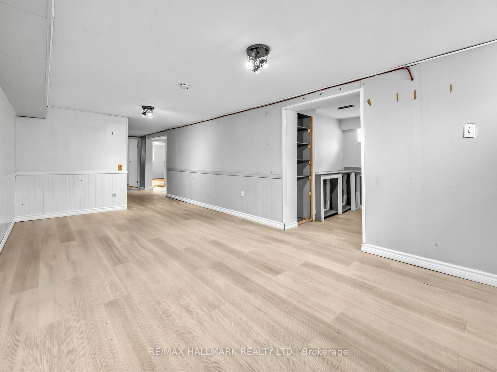 16 Avis Crescent Property Photo 37