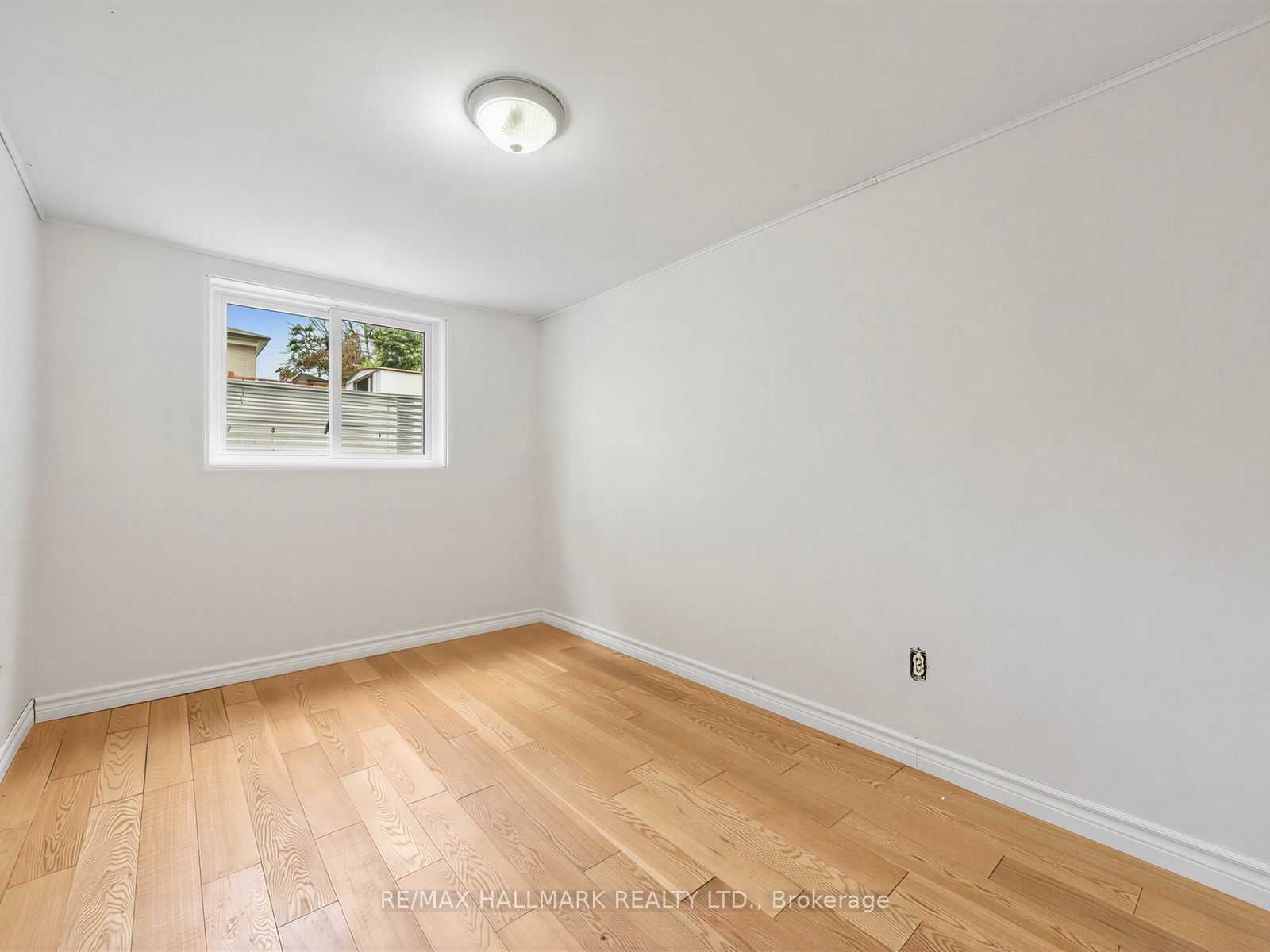 16 Avis Crescent Property Photo 40