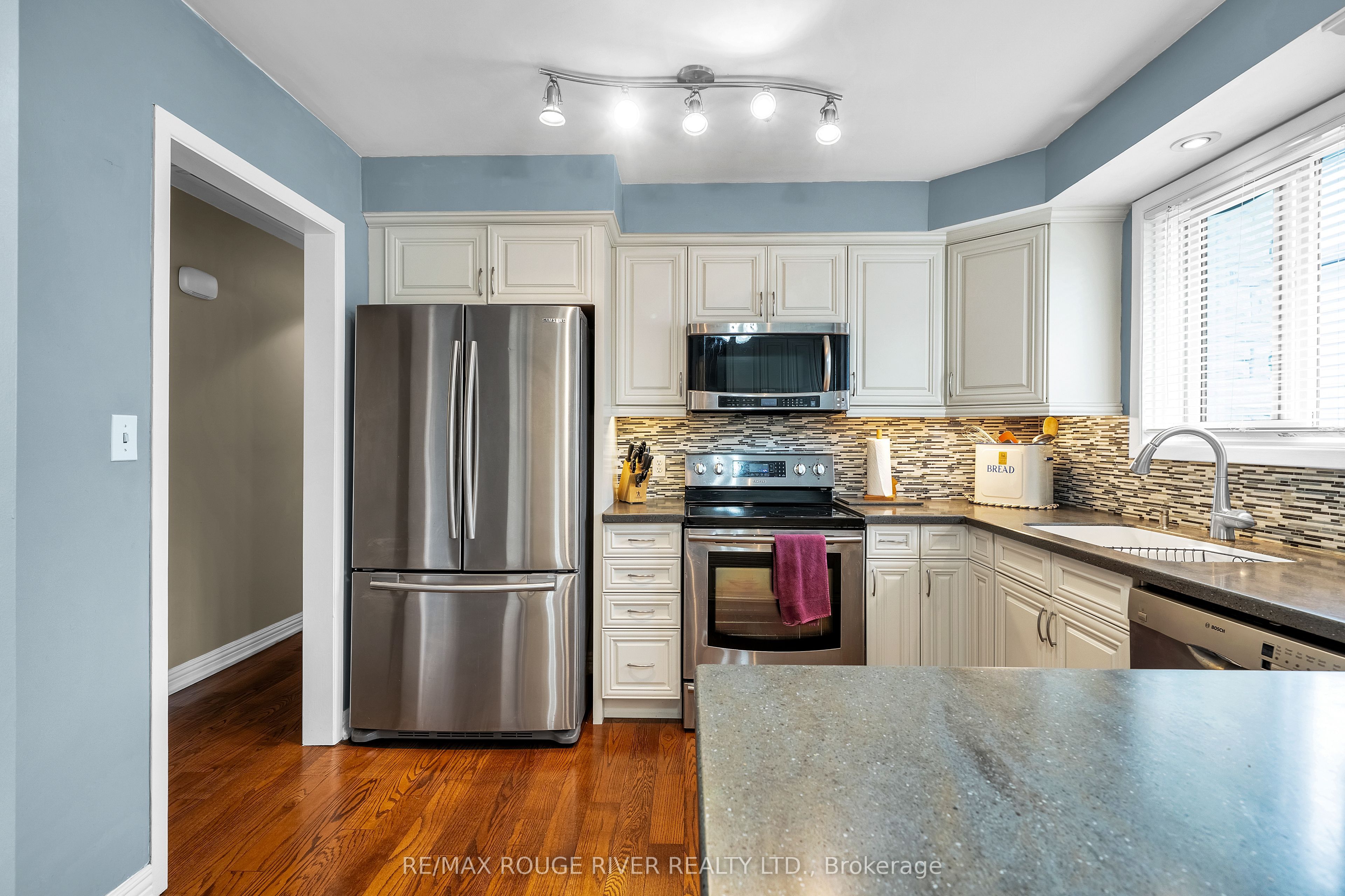 920 Sunrise Avenue Property Photo 8