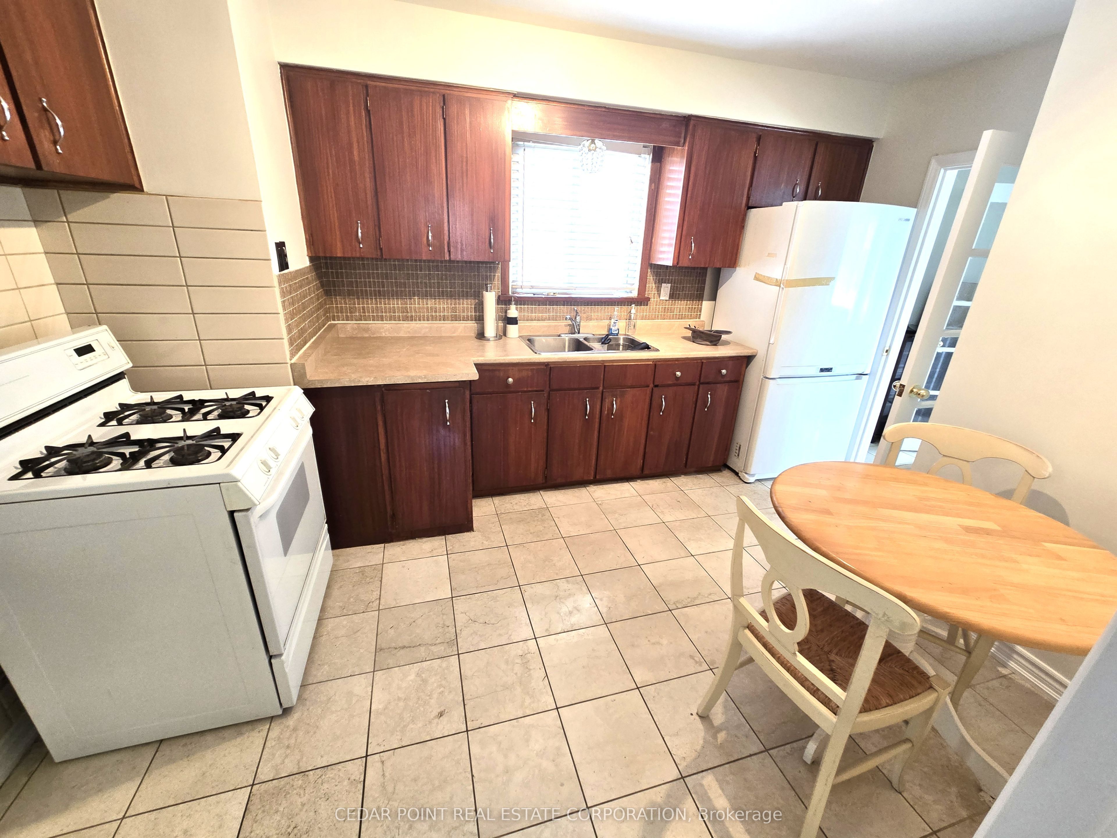 44 Janet Boulevard Property Photo 6
