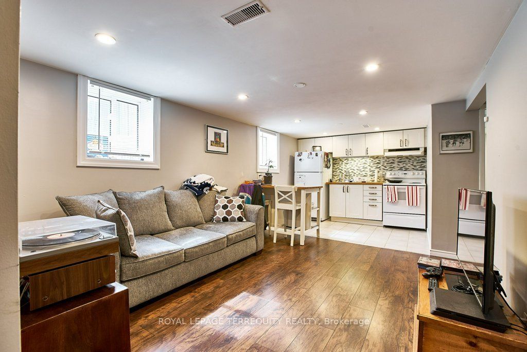 304 Palmerston Avenue Lower Property Photo 2