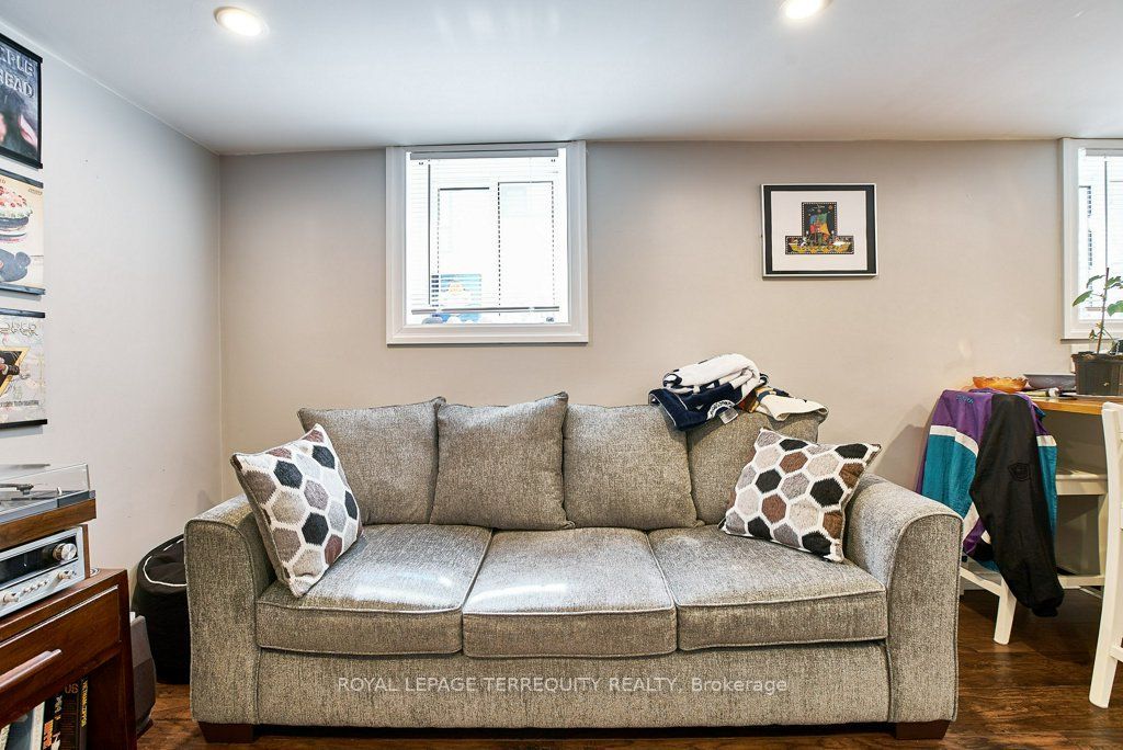 304 Palmerston Avenue Lower Property Photo 4
