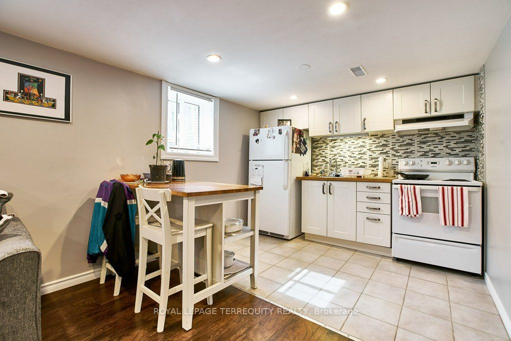 304 Palmerston Avenue Lower Property Photo 5