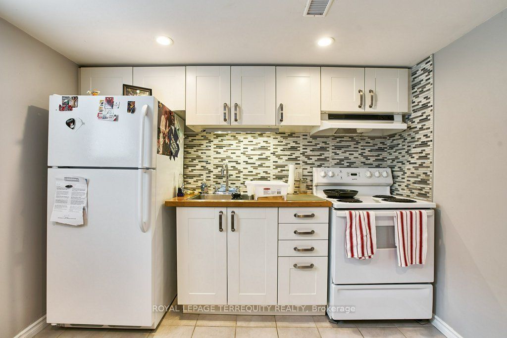 304 Palmerston Avenue Lower Property Photo 6