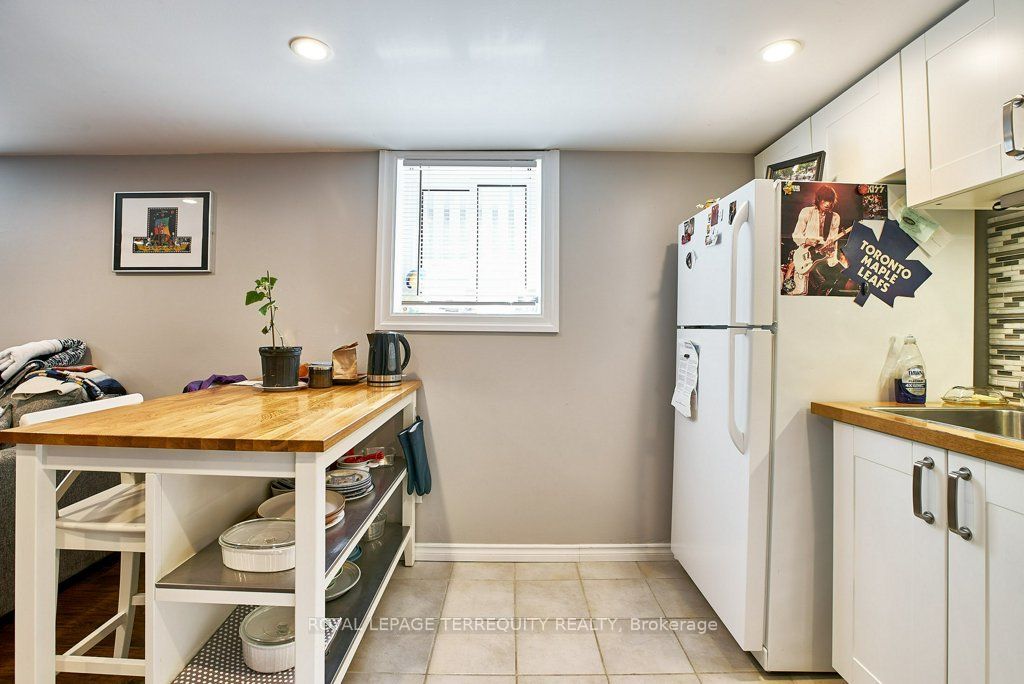 304 Palmerston Avenue Lower Property Photo 7