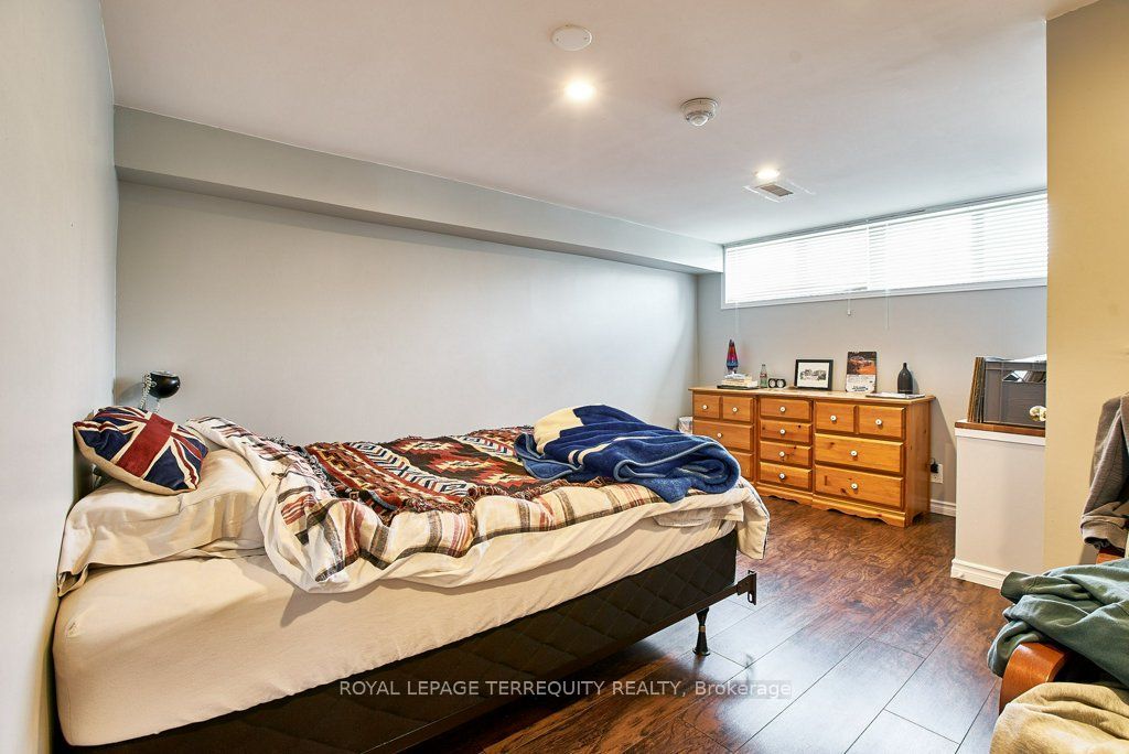 304 Palmerston Avenue Lower Property Photo 8