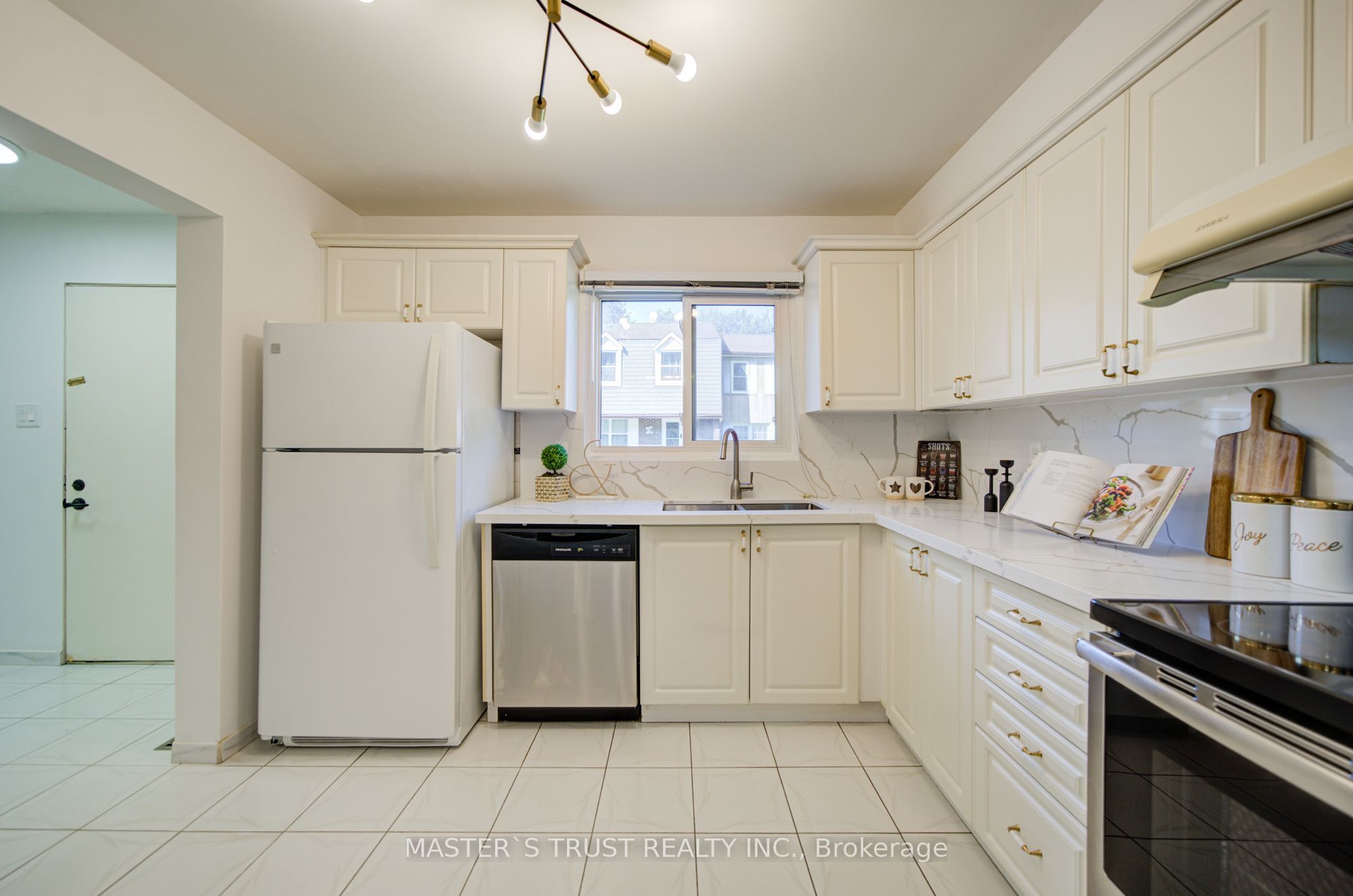 15 Brimwood Boulevard 61 Property Photo 7