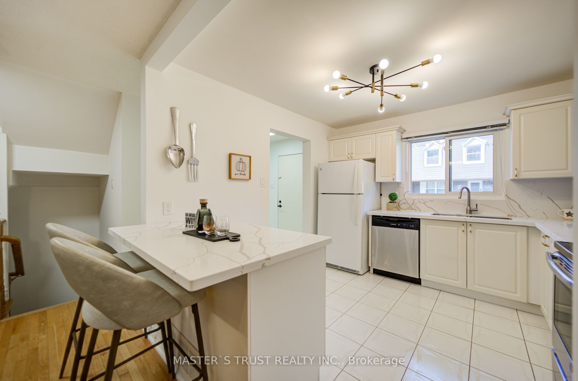 15 Brimwood Boulevard 61 Property Photo 8